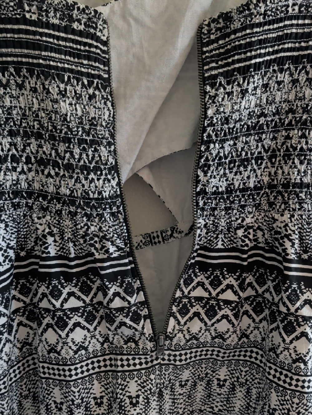 Jessica Simpson Black White Sleeveless Cutout Dress M Cross Front Cotton V-Neck - Picture 6 of 8